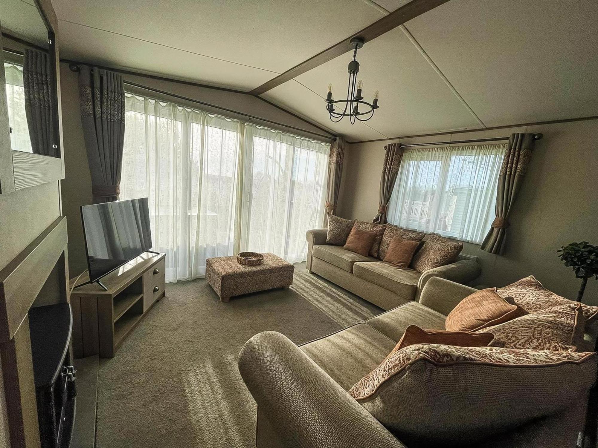 Stunning 8 Berth Caravan With Decking At Kessingland Beach Ref 90017D Benacre Экстерьер фото